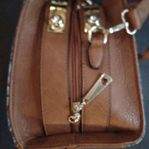 Diamond Pattern Handbag - Picture 2 of 6